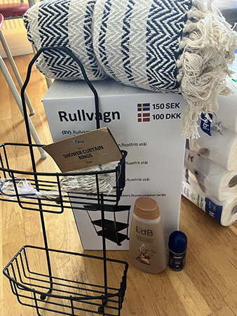 Grejor till badrummet gästtoan o en filt