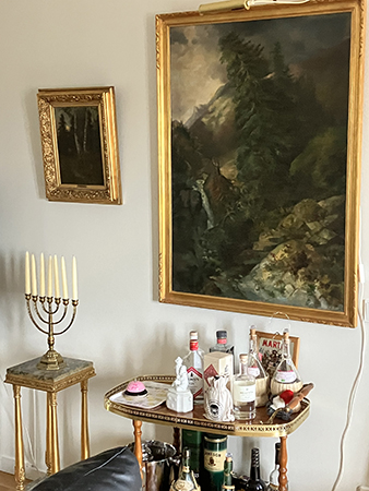 Två oljor bl a Uralbergen vid drinkvagnen