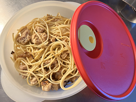 Matlåda med spaghetti och kycklingfärs