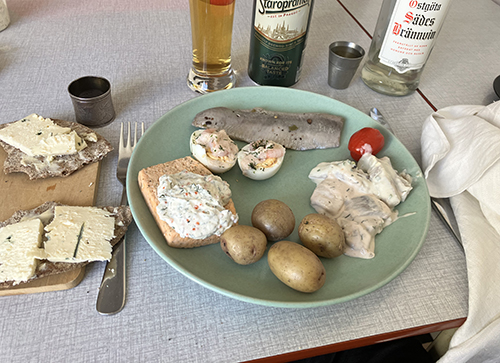 Sill och potatis med tillbehör 1 maj 2024