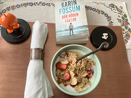 Frukost med Hopptimisten och Där döden väntar i väntan på kaffe