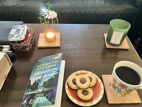 Kvällsfika med stångaspel Blåklockor som klingar på natten o Ballerina