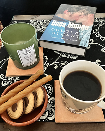 Lördagskvällsfika med gula remmar Ballerinakex och Unge Mungo