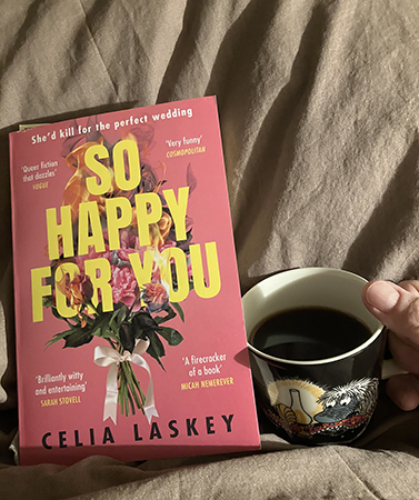 Boken So happy for you och kaffe på sängen