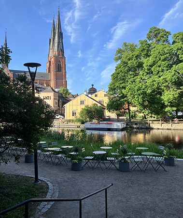Domkyrkotornen sedda från östra sidan av ån