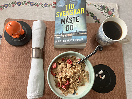 Torsdagsfrukost hemma med Hopptimisten och boken Tio svenskar måste dö