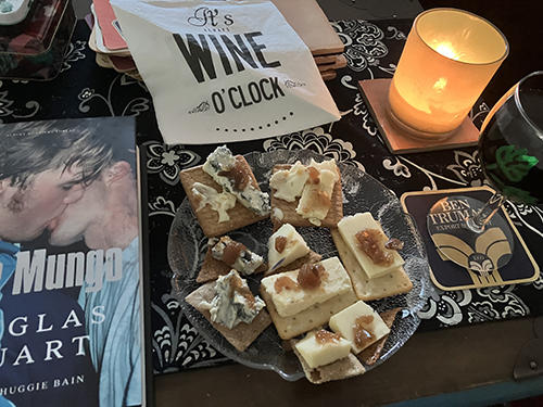 Wine oclock med ost kex o tänt ljus