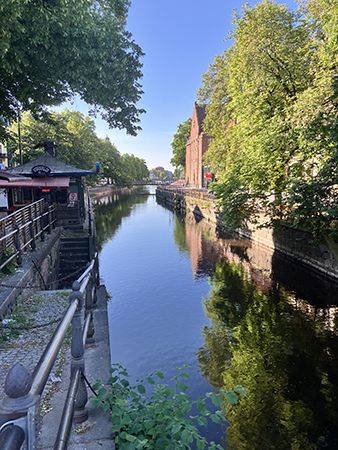 Fyrisån gamla Filmstaden till höger