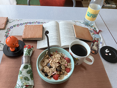 Tisdagsfrukost med Hopptimisten fil kaffe bokuppslag medicin