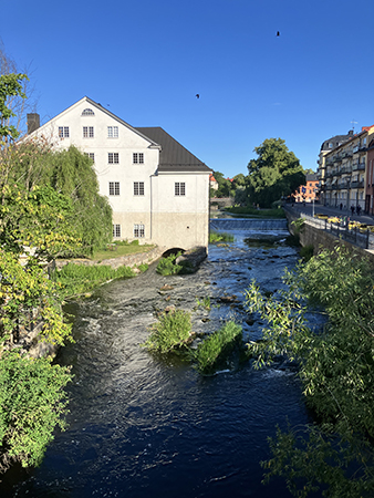 Upplandsmuseet och ån