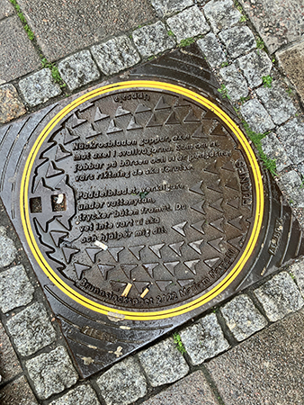 Brunnslockspoesi på gågatan av Mariam Naraghi