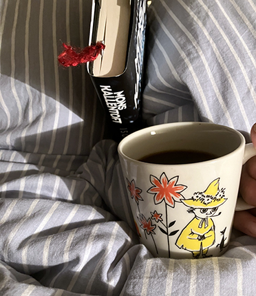 Kaffe på sängen och snart slut på boken Isgudarna Kaffe på sängen och snart slut på boken Isgudarna