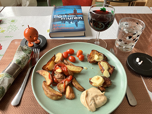 Kalkon klyftor sås vin vatten medicin Hopptimisten boken Tiga som muren Kalkon klyftor sås vin vatten medicin Hopptimisten boken Tiga som muren