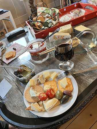 Ost kex oliver fyllda småpaprikor ett glas Governo