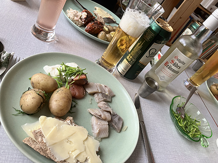 Sill och potatis med tillbehör