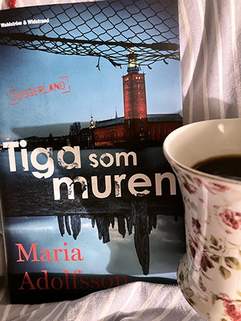 Tiga som muren o kaffe på sängen i söndagsmuggen