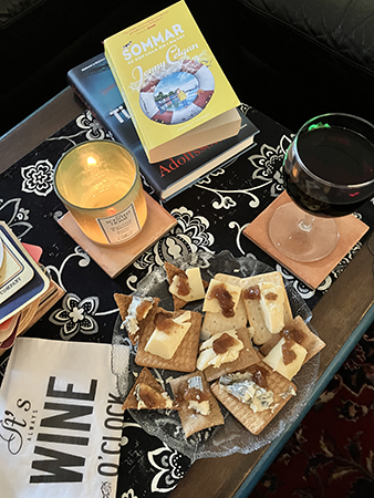 Wine oclock med ostar kex och läsning