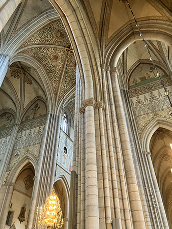 Inne i Domkyrkan valv