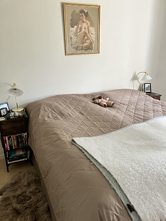 Nya överkastet med mörkare sidan uppåt