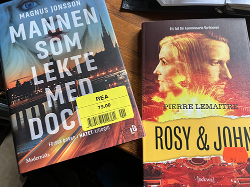 Böckerna Mannen som lekte med dockor och Rosy o John