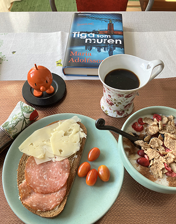 Söndagsfrukost med Hopptimisten o boken Tiga som muren
