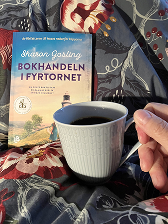 Boken Bokhandeln i fyrtornet o kaffe på sängen i Motala