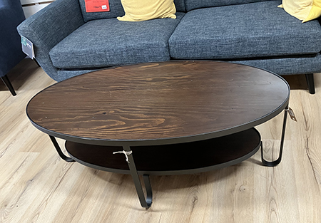 Ovalt bord med hylla under Ulfåsa möbler