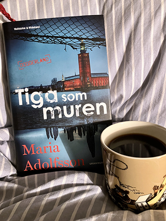 Tiga som muren o kaffe på sängen Tiga som muren o kaffe på sängen