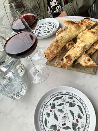 Vitlöksbröd med parmesan Basilico