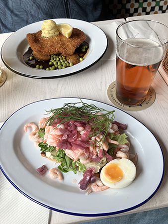 Schnitzel för Biografmaskinisten räkmacka för mig