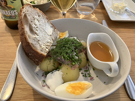 Förrätt matjessill öl o nubbe på Hambergs