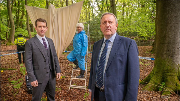 Morden i Midsomer Winter Fleur och Barnaby Morden i Midsomer Winter Fleur och Barnaby