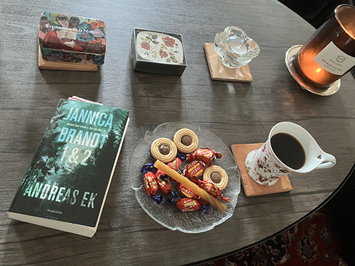 Kvällsfika med Jannica Brandt 1 o 2 o tänt ljus