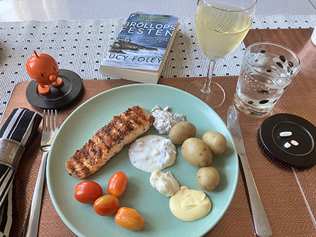 Lax med potatis fyra såser tomater riesling Hopptimisten o Bröllopsfesten