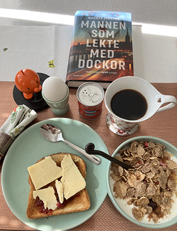 Söndagsfrukost med Hopptimisten och Mannen som lekte med dockor