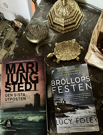 Böckerna Den sista utposten och Bröllopsfesten