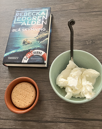 Eftermiddagsglass med digestive och Blå skymning