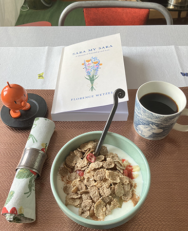 Filfrukost med kaffe Hopptimisten och Saraboken