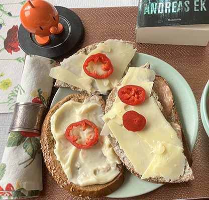 Närbild paprika på mackorna