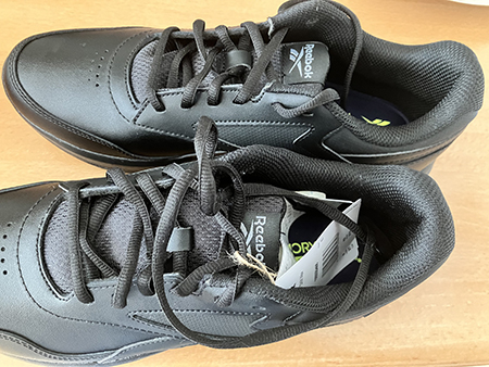 Svarta Reebok till höstens promenader