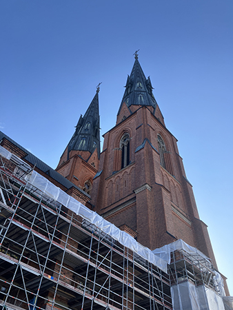 Domkykran med byggställningar