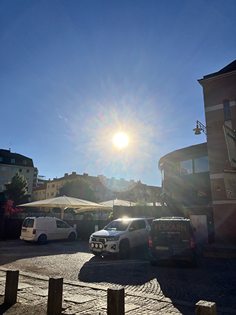 Augustisol vid Saluhallen