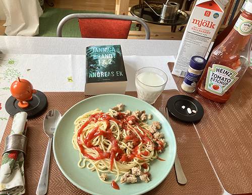 Spaghetti med kycklingfärs ketchup o vitlökssalt o Hopptimisten samt Jannica Brandt 1 0 2