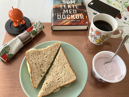 Trekantsmackor kvarg Hopptimisten o Mannen som lekte med dockor