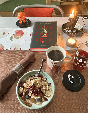 Måndagsfrukost med tända ljus Hopptimisten och boken Återgäldaren Måndagsfrukost med tända ljus Hopptimisten och boken Återgäldaren