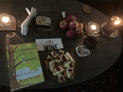 Ostassiett vin o boken Blodets dotter