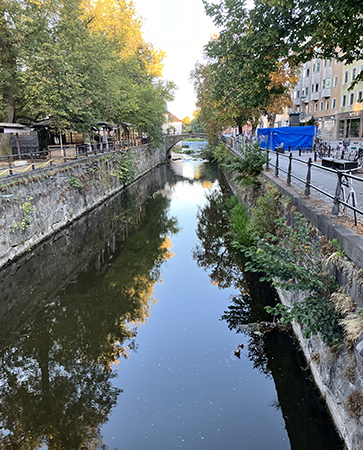 Fyrisån septembermorgon vid Ågatorna