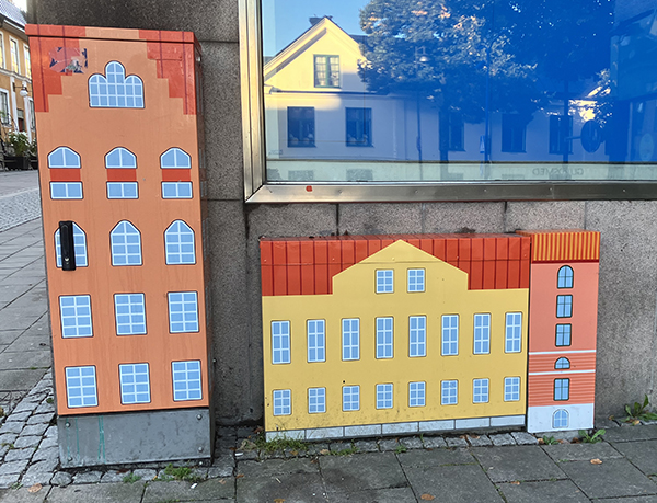 Husmålningar på elskåp