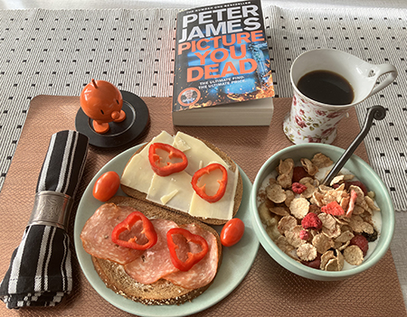 Söndagsfrukost med Hopptimisten o boken Picture you dead