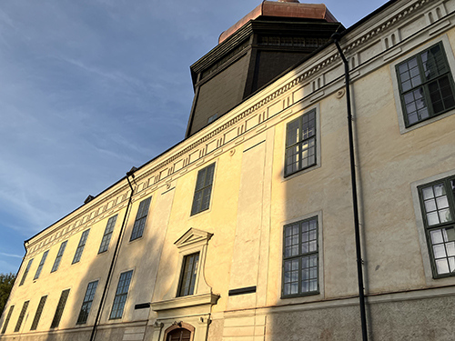 Gustavianum i morgonsol september